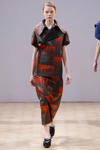 Look 27